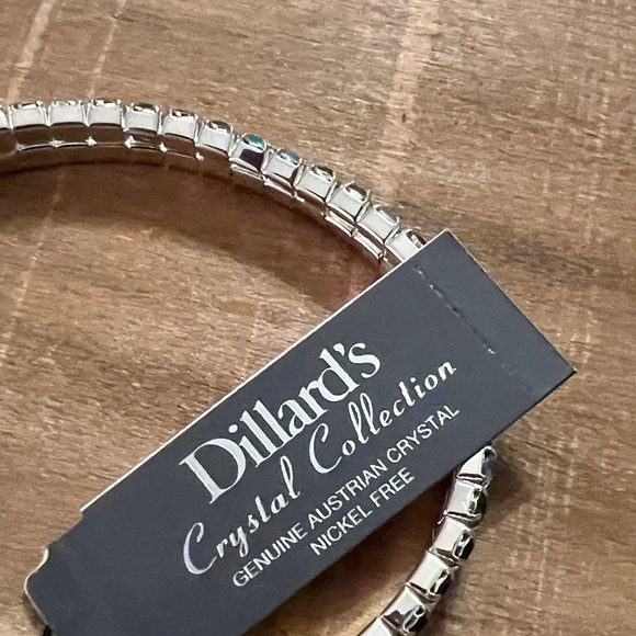 3/$18 Dillard’s Crystal Collection Silver and Blue Bracelet 2064 - Picture 4 of 5